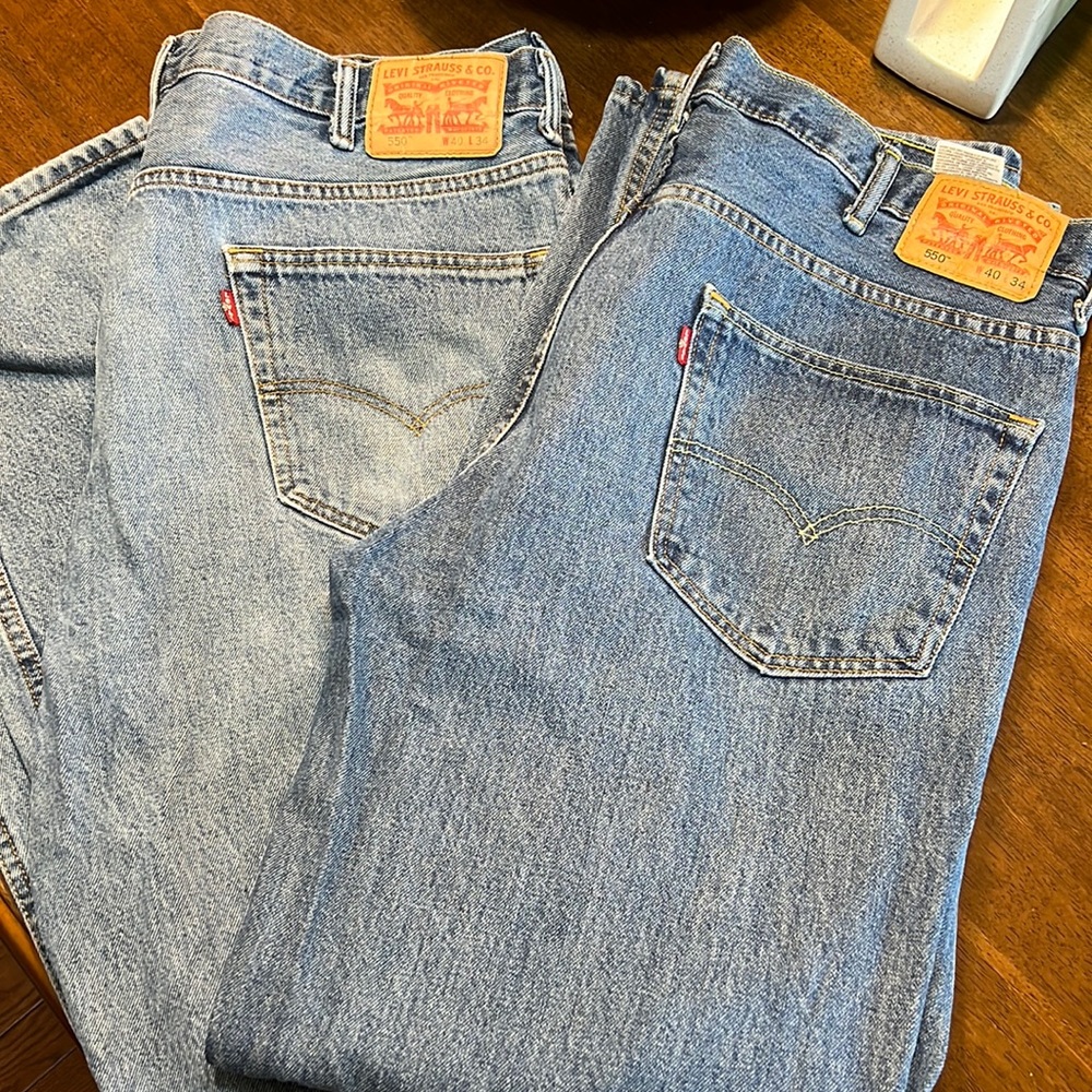 2 Levi men jeans